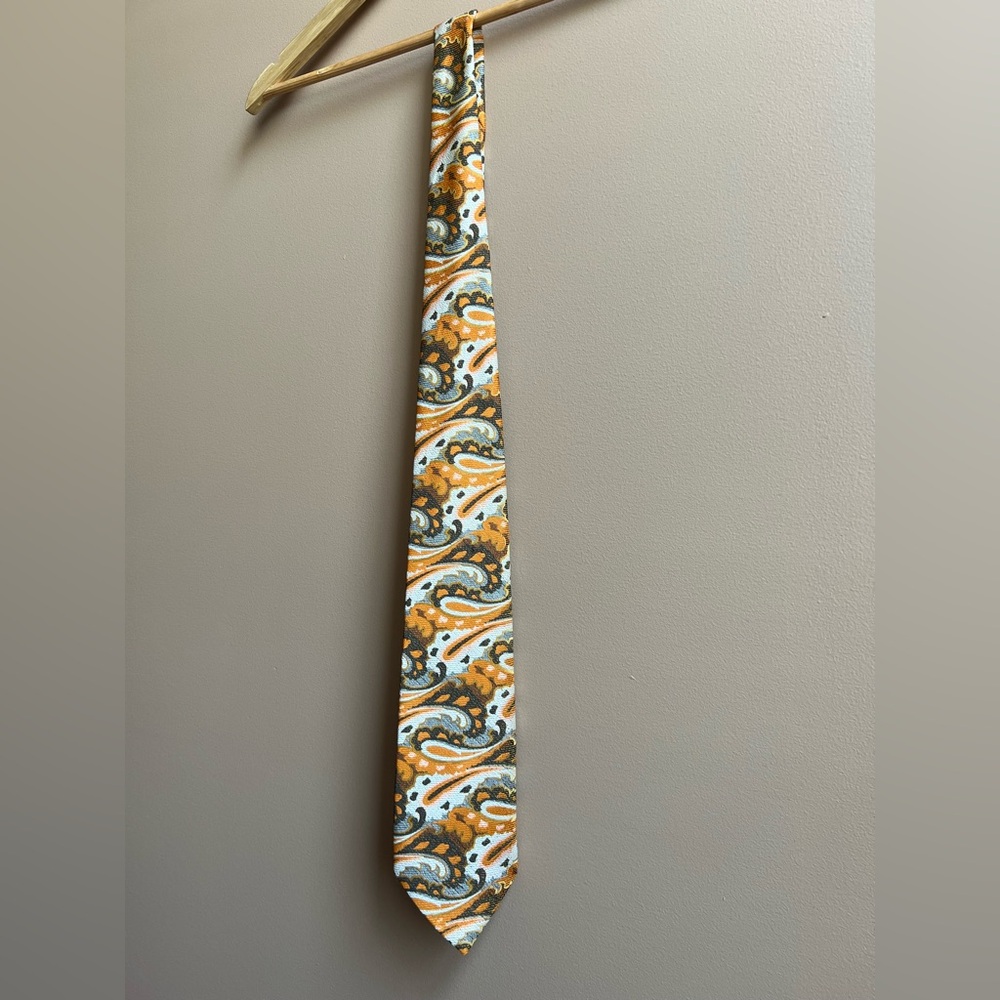 NWOT Vintage Carnaval de Paris Stacked Paisley Tie in Cream, Grey, & Orange. - Picture 6 of 12